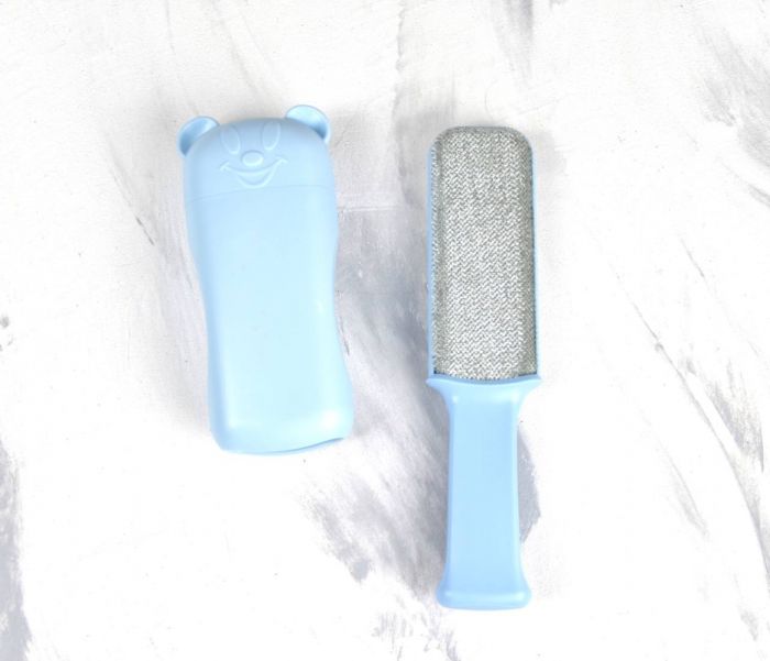 Щітка для прибирання шерсті ведмедик блакитна 