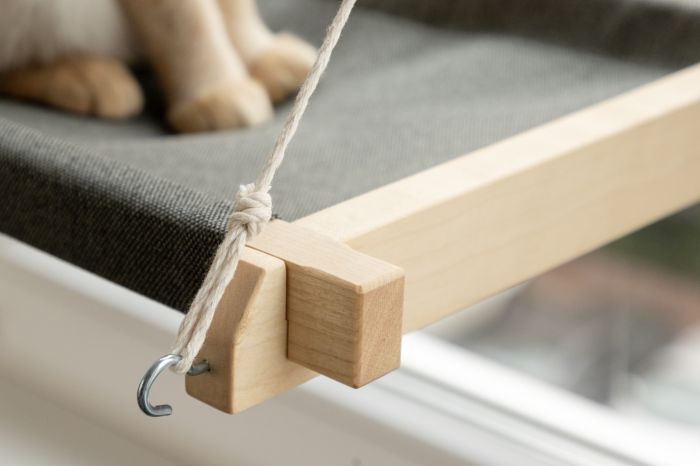 Гамак-ліжко Віконний 4327 см. Коричневе дерево, бежева тканина