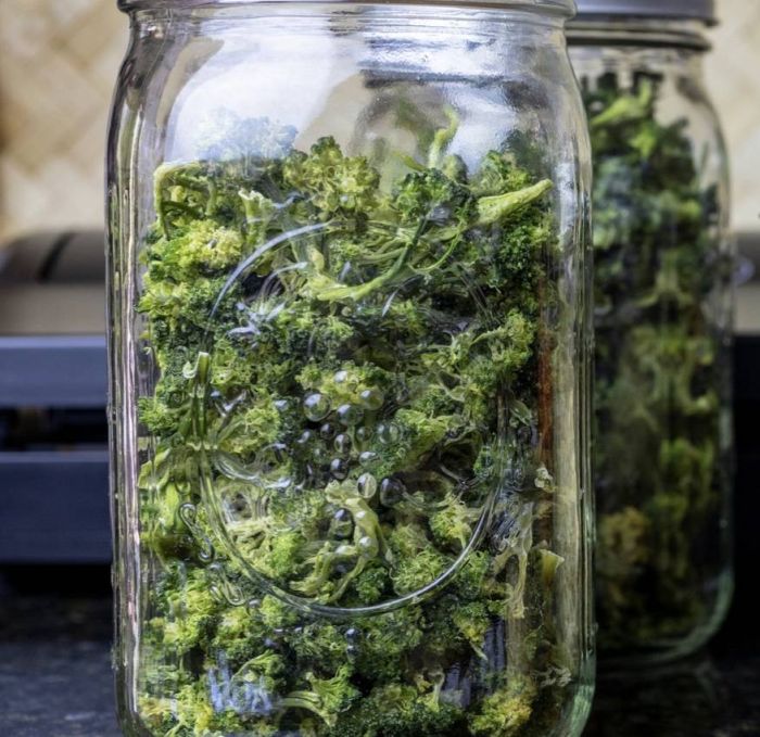 Натуральний топер (вітамінна та смакова добавка) для собак Cooka's Cookies Сушені пластівці з броколі 160 г