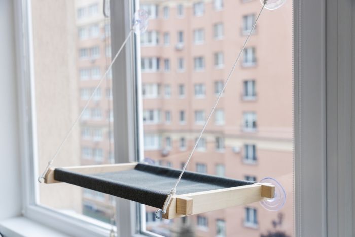 Гамак-ліжко Віконний 4327 см. Біле дерево, сіра тканина