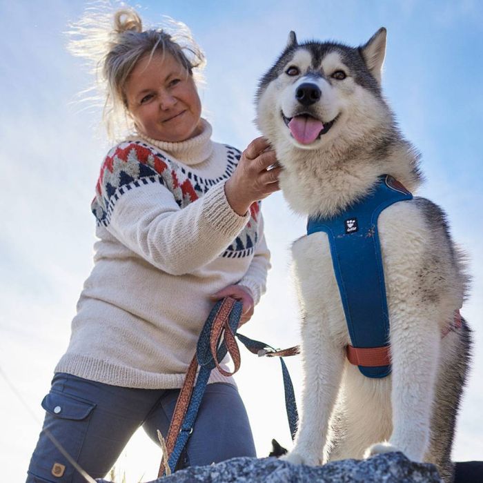 Зігріваюча шлея для собак Hurtta Weekend Warrior 40-45 см Синій