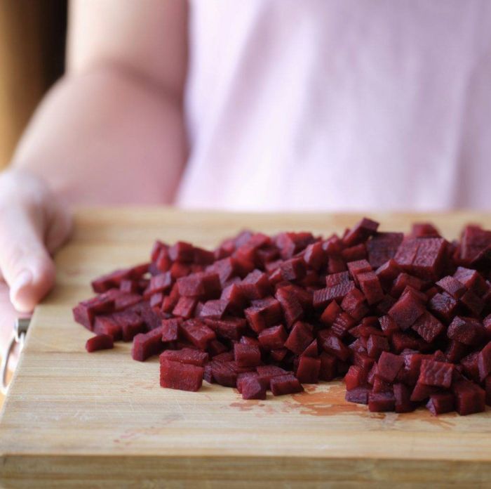 Натуральний топер (вітамінна та смакова добавка) для собак Cooka's Cookies Сушені шматочки з буряку 130 г