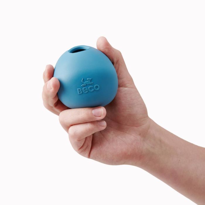 Іграшка м'ячик з отвором для ласощів для собак Beco Pets Wobble Ball Блакитний