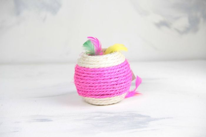 Дряпка для кішок куля з мячем d 12см 