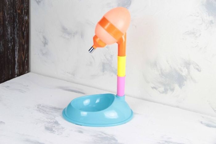 Миска з поїлкою сухі вуса універсальна на штативі для тварин 500мл пластик 