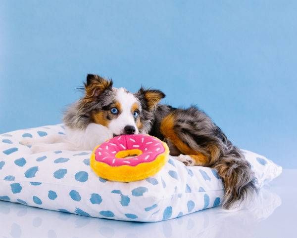 М'яка іграшка для собак пончик полуниці ZippyPaws Donutz Strawberry з пищалкою