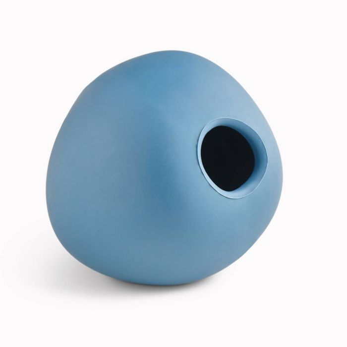 Іграшка м'ячик з отвором для ласощів для собак Beco Pets Wobble Ball Блакитний