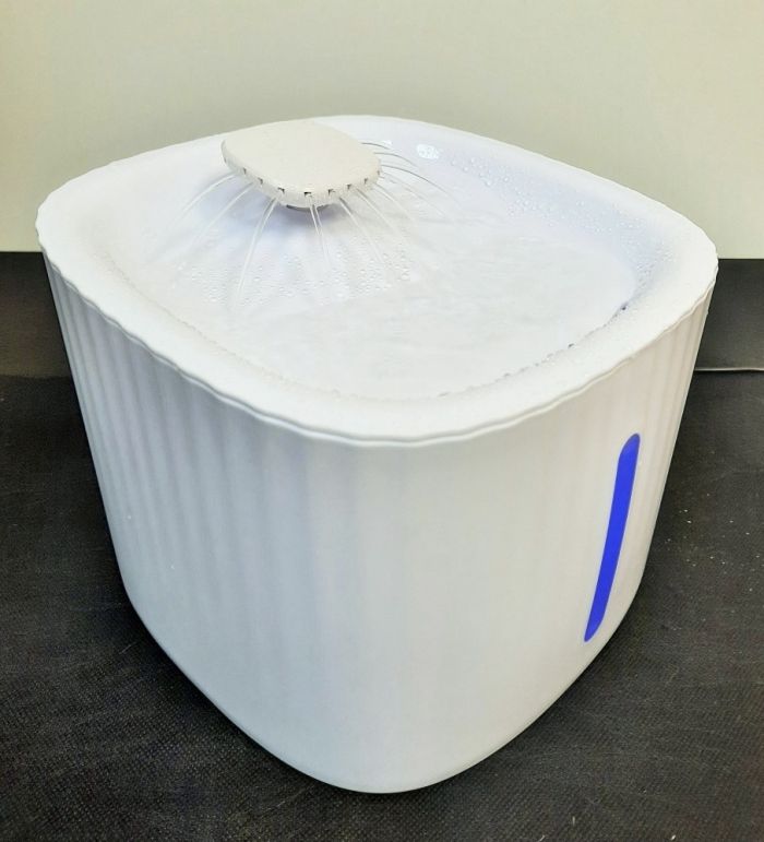 Фонтан для кішок із USB Білий 3 л. 