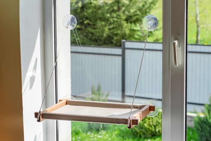 Гамак-ліжко Віконний 4327 см. Коричневе дерево, бежева тканина