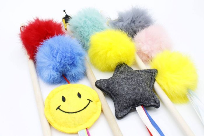 Вудочка з помпонами та іграшкою 45 см, HRSH9158 