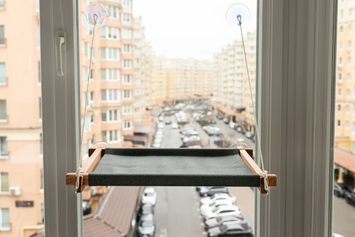 Гамак-ліжко Віконний 4327 см. Коричневе дерево, бежева тканина