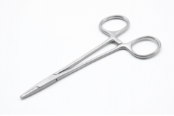 Голкотримач 13см загальнохірургічний  хірургічний інструмент для утримання голок під час операцій.