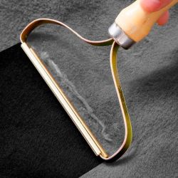 Щітка-бритва для видалення ковтунців і шерсті тварин з деревяною ручкою 