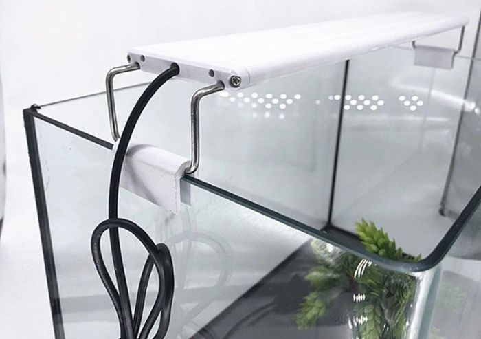 LED-світильник для акваріума Quanlong в білому корпусі 40 см