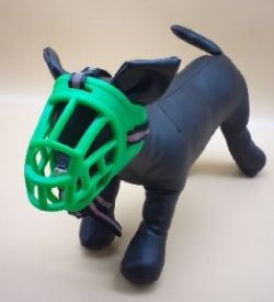 Намордник гумовий світловідбиваюча смуга  3 глибина 105см  діаметр 26-30см Зелений