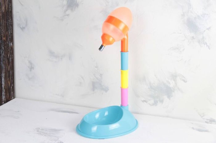 Миска з поїлкою сухі вуса універсальна на штативі для тварин 500мл пластик 